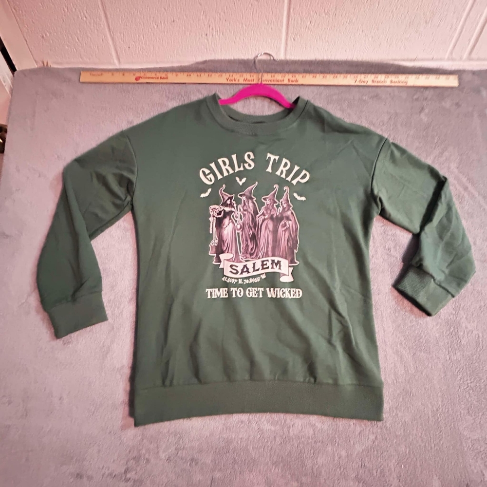 Girls Trip Time To Get Wicked Salem Witch Long sleeve Green Pullover Sz Med